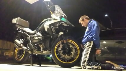 I like motorcycles and I have sex with a motorcycle.This guy let me make a video for a group of gay motorcyclists from the gbdy community