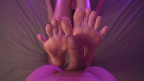 barefeet footjob – intense cum explosion on soles