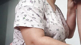 Blowjob, sæd i munden, dyb hals – moden kone latina-luder bliver kneppet i røven og får en grim creampie