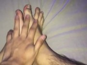 ¿Quién viene a lamerme los pies?
