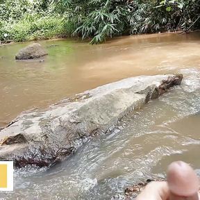 I stayed naked in the river for a long time without anyone seeing me