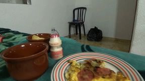 HOT GIRL FARTING AND EAT PART 1 BY SCARLET WHITE (CAM BY RENATO) FULL HD