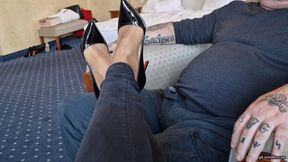 smelling and massaging dirty feet in pantyhose wmv 1280 x 720