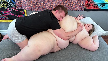 SSBBW Pussy Eating / Belly Worshiping with Kayla Peach