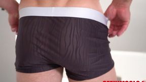 focused strokes allow damien white to drain his balls on his own body!