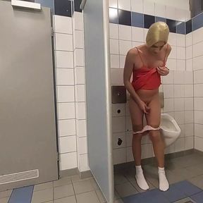 Horny in Public Toilett 1