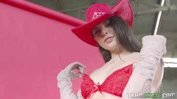Kenzie Reeves' Virgin Stepsis Gets Stretched by Big Cock on V-Day