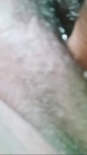 Sexy Filipina MILF Making Some Cream Before Bex