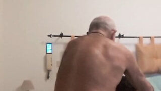 Những gái mại dâm đồng tính trẻ người Ý nghiệp dư, thích giả gái, bị xuất tinh vào người