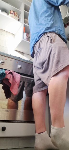 Husband Jerk off to Sink He Is Fast Becasue Wife Can Catch.