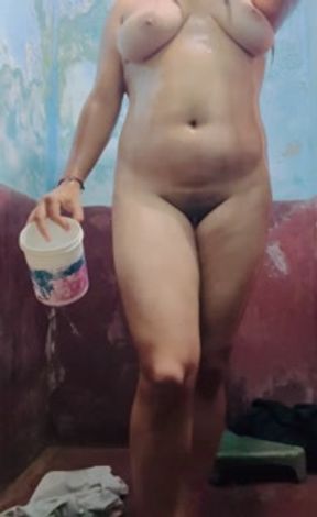 Hot Indian sexy nude bath