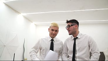Neapolitan woman gets fucked by a Latino and an Italian during a presentation for a university project; she only wants anal