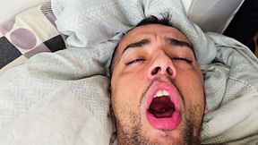 cara tatuado e safado penetra meu buraco grosso com forca bruta.