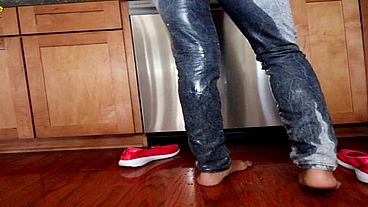Goddess Brandon wetting tight sexy jeans