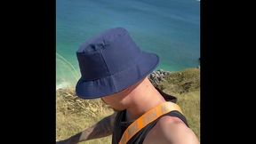 batendo uma punheta no ar livre na praia