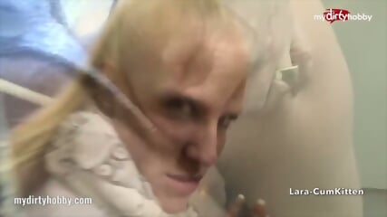 lara ffentliche toilette