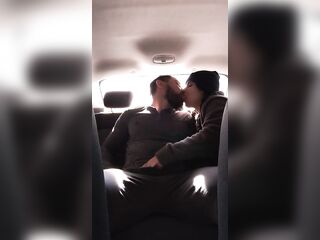 Me olvidé la cartera para pagar el viaje en Uber, me tomé toda su rica lechita