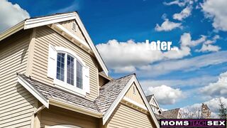 Horny Housewife Linzee Ryder is Hardcore Believer In Orgasms Before Breakfast