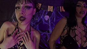 invocacao do mal as safadinhas invocam do alem a morte e o capeta para levar gozadas deles