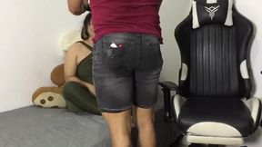 Unexpected Treat: Watch Her Unique Approach to Pleasure!