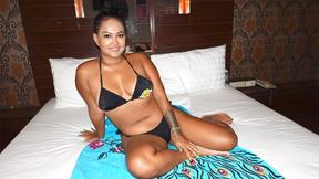 ”BBW COUGAR gives her American customer an amazing Thai massage”