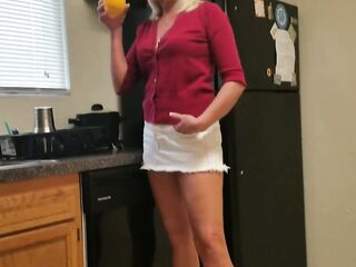 This Babe Gets indeed Voided Urine at Photos of her Ex