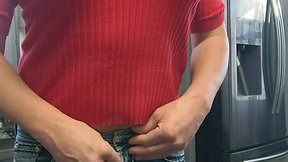 Amateur crossdresser cums on kitchen island