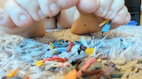 Feet that crush little men 720HD