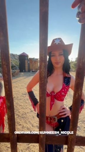 Cowgirls get fucked in the desert