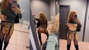 coucou les zamours m exhibant dans les toilettes du restaurant bresilien ...