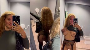 coucou les zamours ♥m exhibant dans les toilettes du restaurant bresilien ...