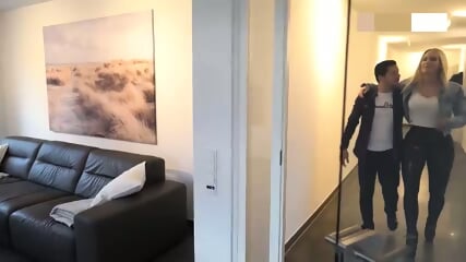 Lara Cum Kitten