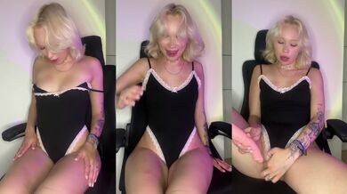 Petite blonde college coed fingers tight shaved pussy raw solo session