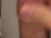 Парень сладко дрочит и обильно кончает