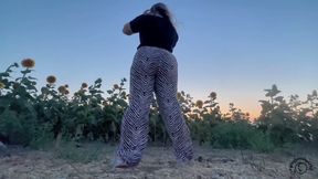 Sunshine Fart Queen - Field of Stink Flowers