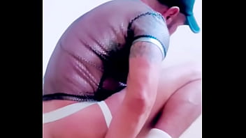 Marco es un mexicano macho que ahora hace porno gay