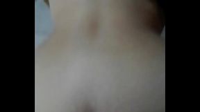 Se deja dedear en el carro