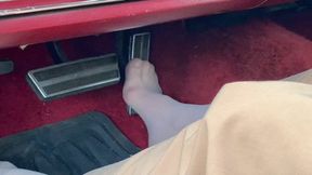 Hard Revving my 1976 thunderbird and wiggling my toes