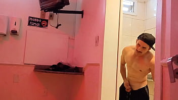 Morena Lovateli e Saymon Fitness transando gostoso no quarto da casa de swing