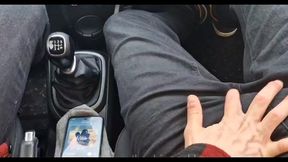 a random passerby got into the car and jerked off the taxi driver to cum!