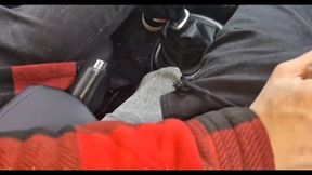 a random passerby got into the car and jerked off the taxi driver to cum!