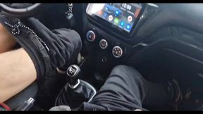 a random passerby got into the car and jerked off the taxi driver to cum!