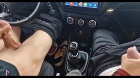 a random passerby got into the car and jerked off the taxi driver to cum!