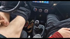 a random passerby got into the car and jerked off the taxi driver to cum!