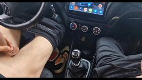 a random passerby got into the car and jerked off the taxi driver to cum!