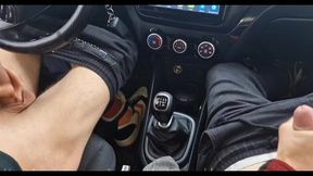 a random passerby got into the car and jerked off the taxi driver to cum!