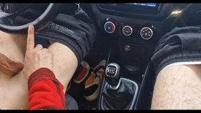 a random passerby got into the car and jerked off the taxi driver to cum!