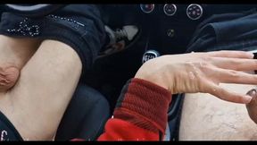 a random passerby got into the car and jerked off the taxi driver to cum!