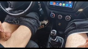 a random passerby got into the car and jerked off the taxi driver to cum!