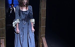 Jury double penetrate brunette witch
